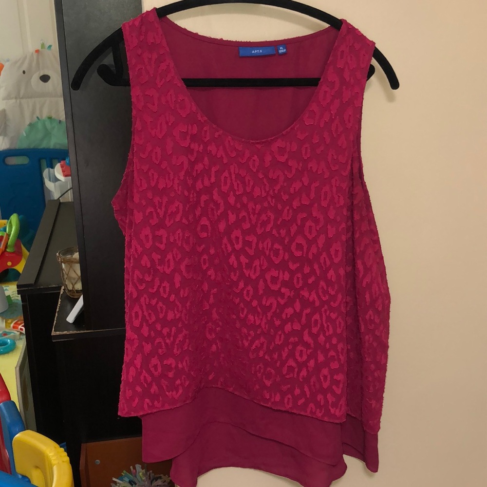 Pink tank top blouse with leopard print in fabric